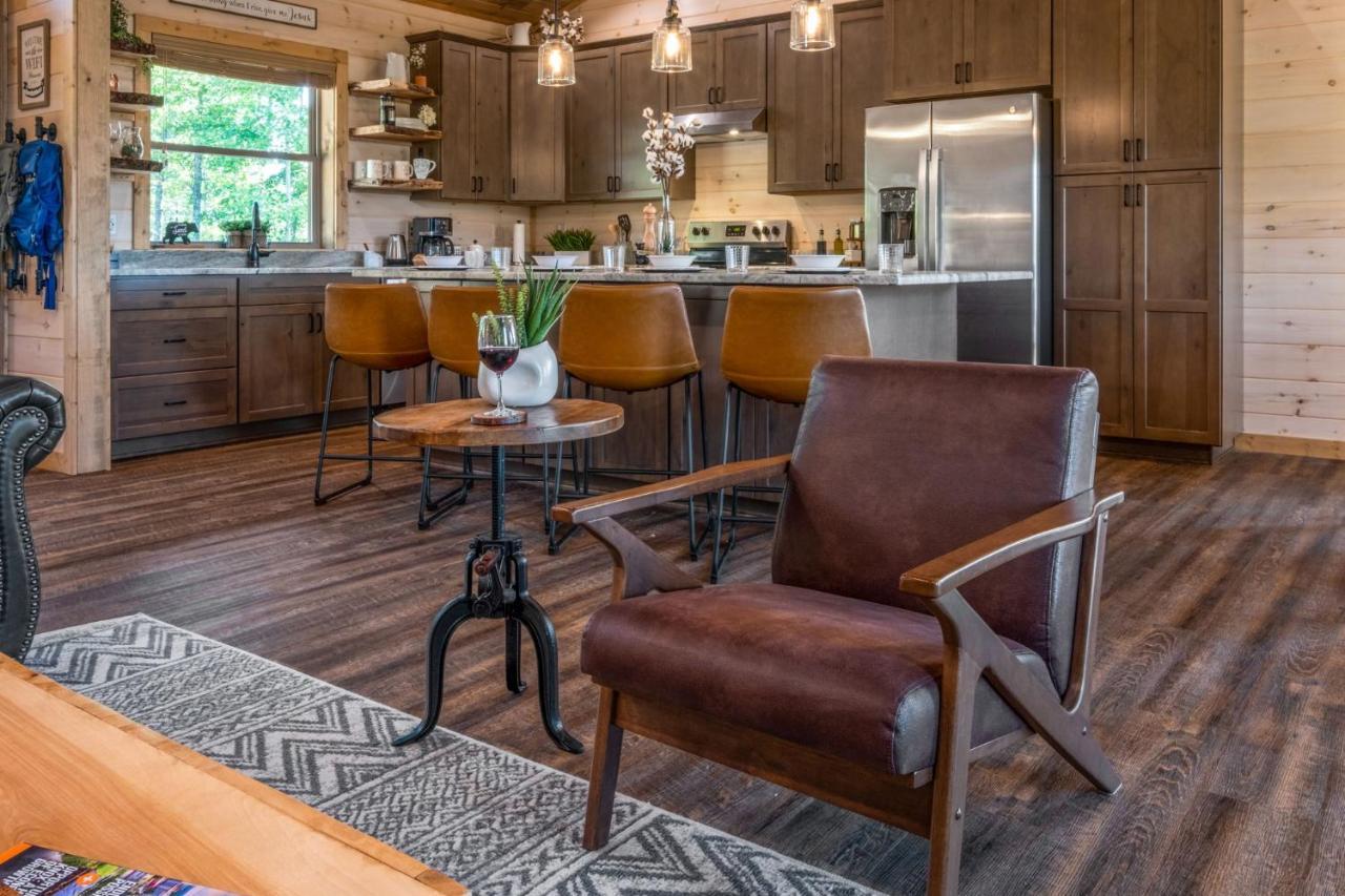 New / 3 King Suites / Sleeps12 / View / 5 Mi To Pf / Hot Tub Sevierville Exteriér fotografie