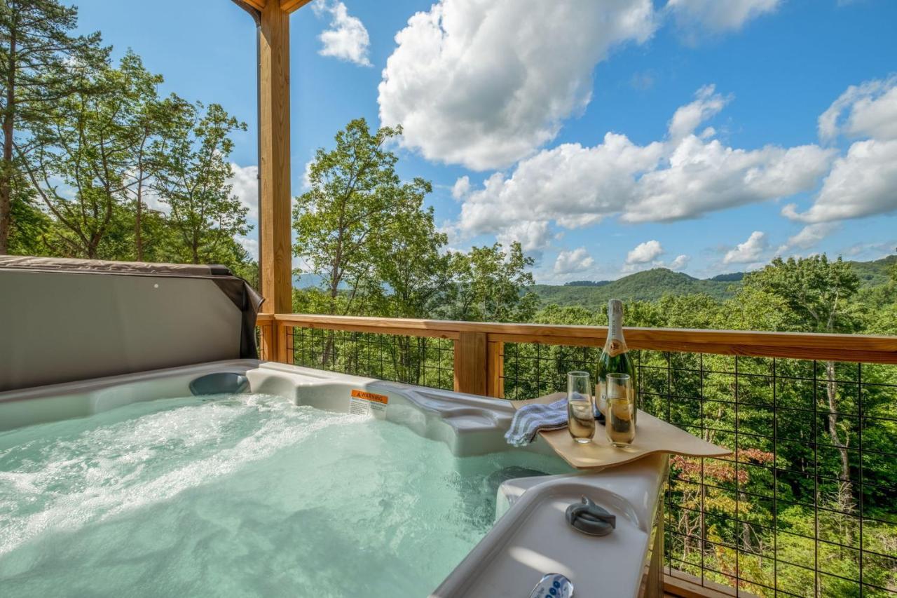 New / 3 King Suites / Sleeps12 / View / 5 Mi To Pf / Hot Tub Sevierville Exteriér fotografie